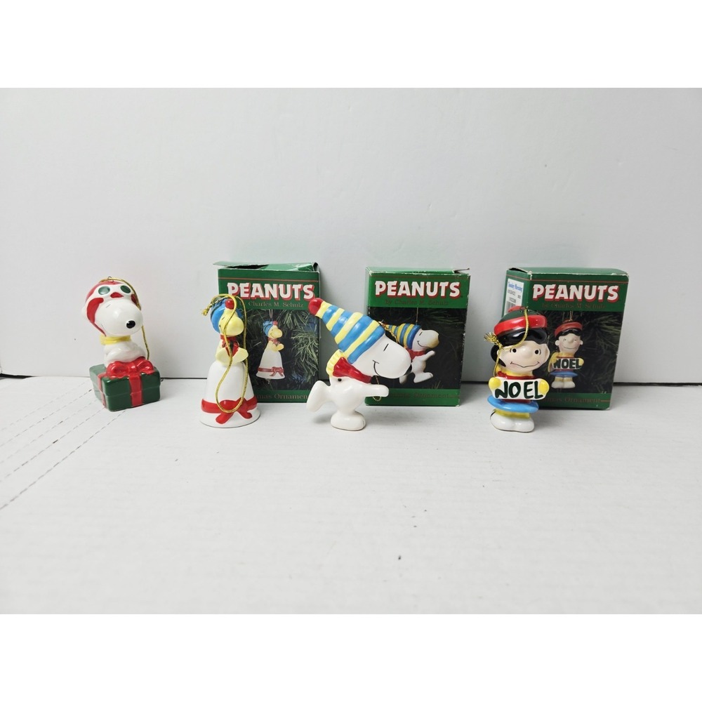 Vintage ceramic Peanuts Snoopy Christmas ornaments‎